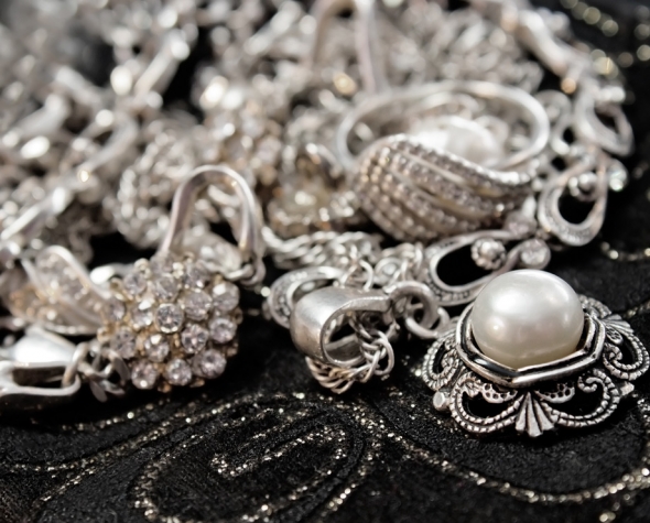 How To Buy Jewelry For Men